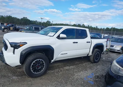 2025 Toyota Tacoma Trd Off Road z USA, uszkodzony, nr VIN 3TMLB5JN3SM090579